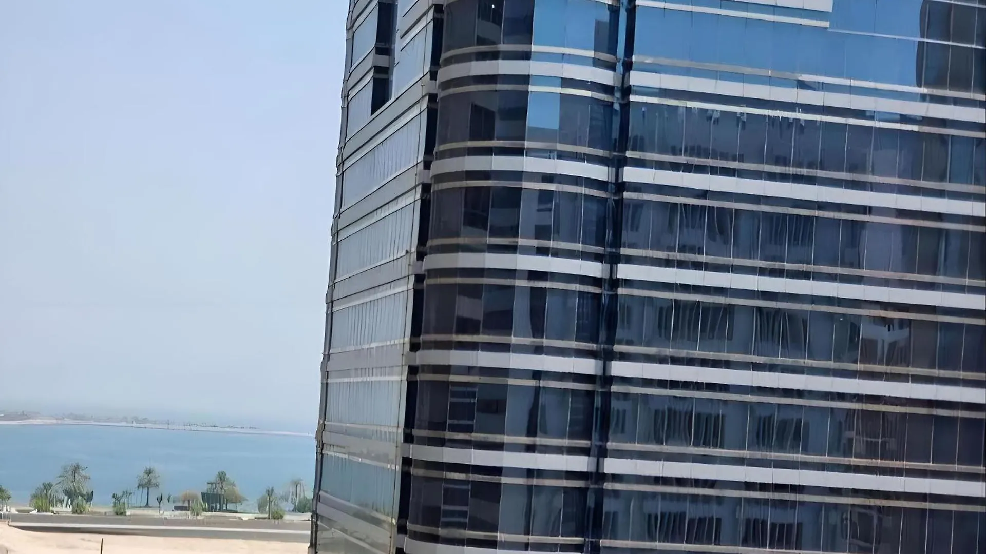 Hostel Cornich Street - Suave Sea View Room Abu Dhabi