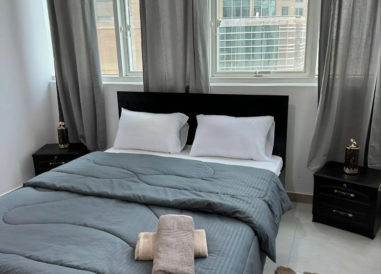 Cornich Street - Suave Sea View Room Abu Dhabi Hostel
