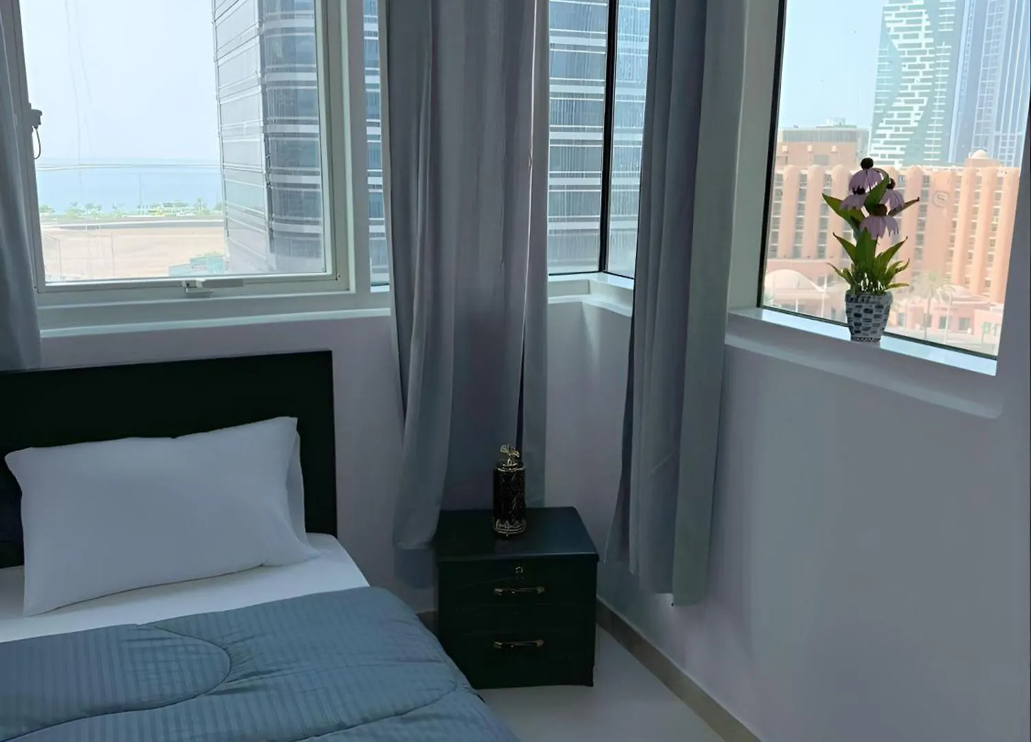 Hostel Cornich Street - Suave Sea View Room Abu Dhabi United Arab Emirates