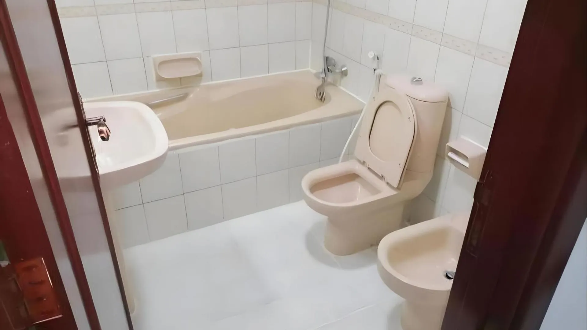 Hostel Cornich Street - Suave Sea View Room Abu Dhabi
