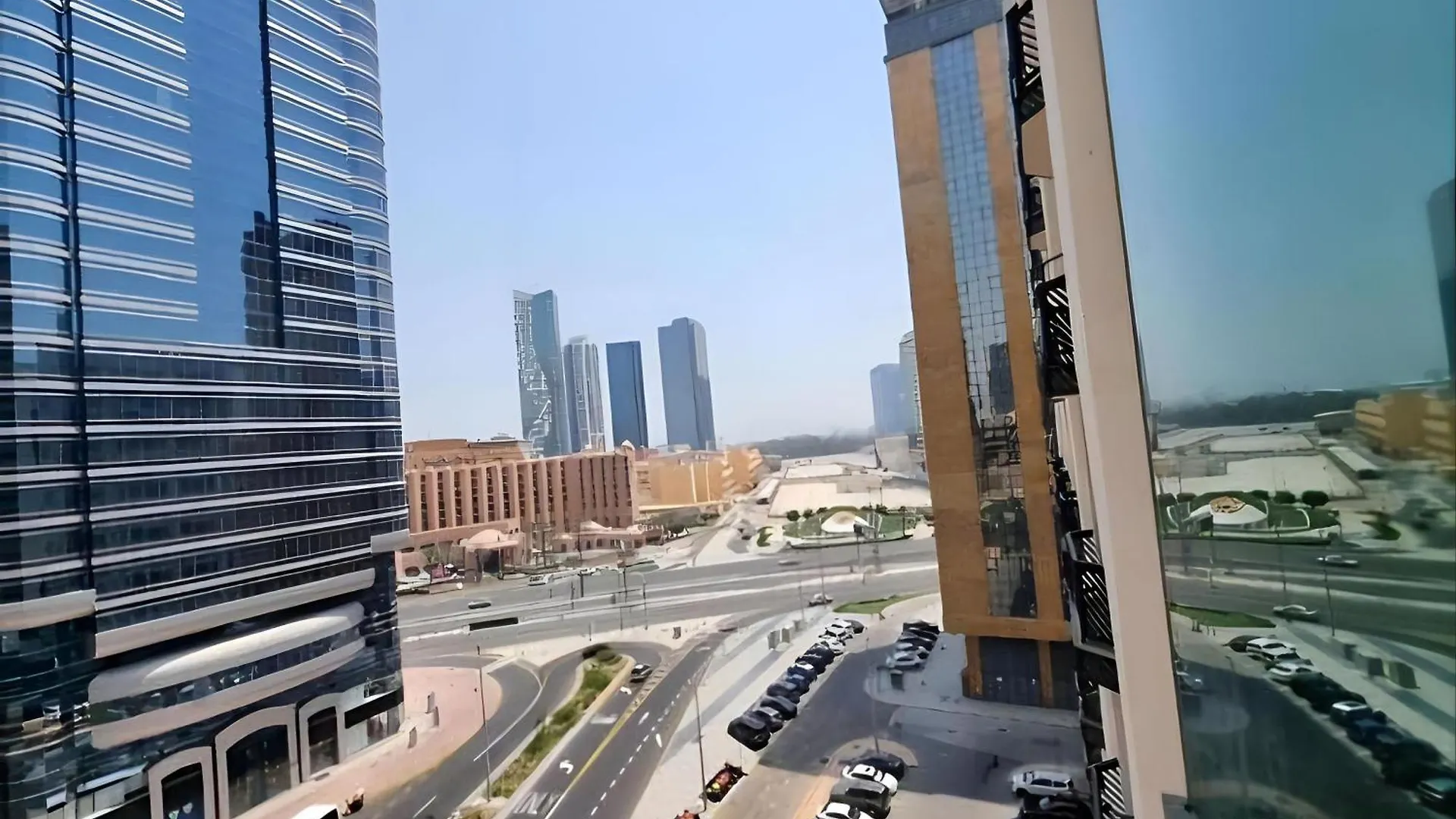 Cornich Street - Suave Sea View Room contacts